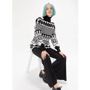Urban Outfitters Black & Cream Geometric Print Oversized Knit Turtleneck M